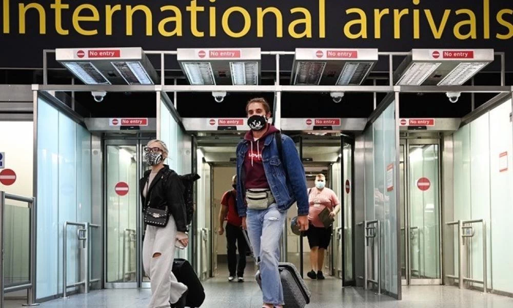 Το Φόρεϊν Όφις συνιστά την αποφυγή κάθε ταξιδιού στη Ρωσία